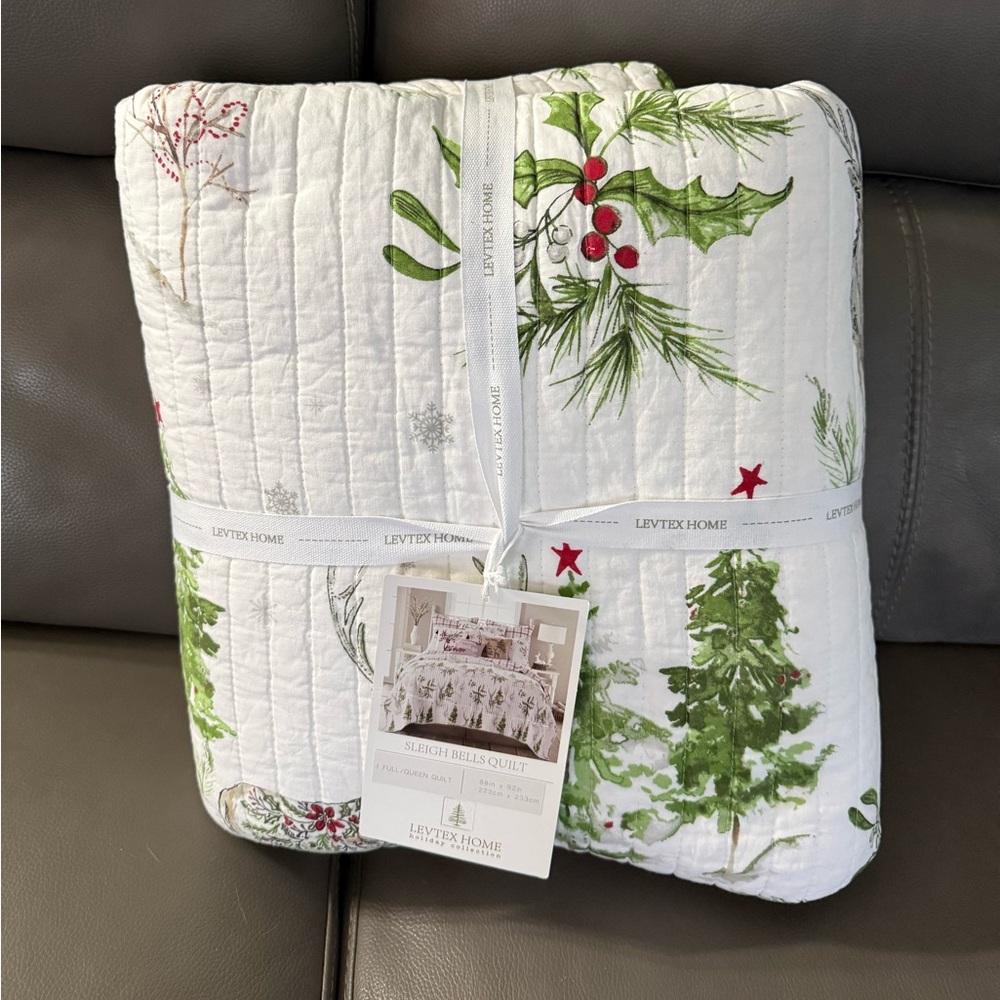 Levtex White & Green Holiday Quilted Throw - Pine & Holly Motif